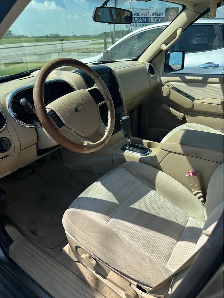 Ford Explorer XLT 4.0L 4WD 2006