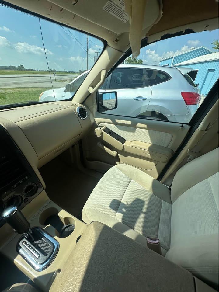 Ford Explorer XLT 4.0L 4WD 2006
