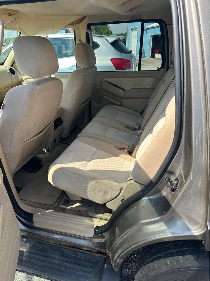 Ford Explorer XLT 4.0L 4WD 2006