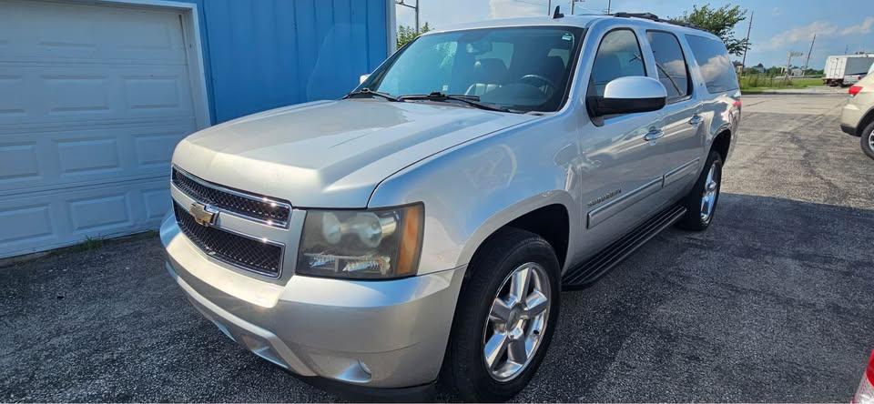 Chevrolet Suburban LT 1500 4WD 2011