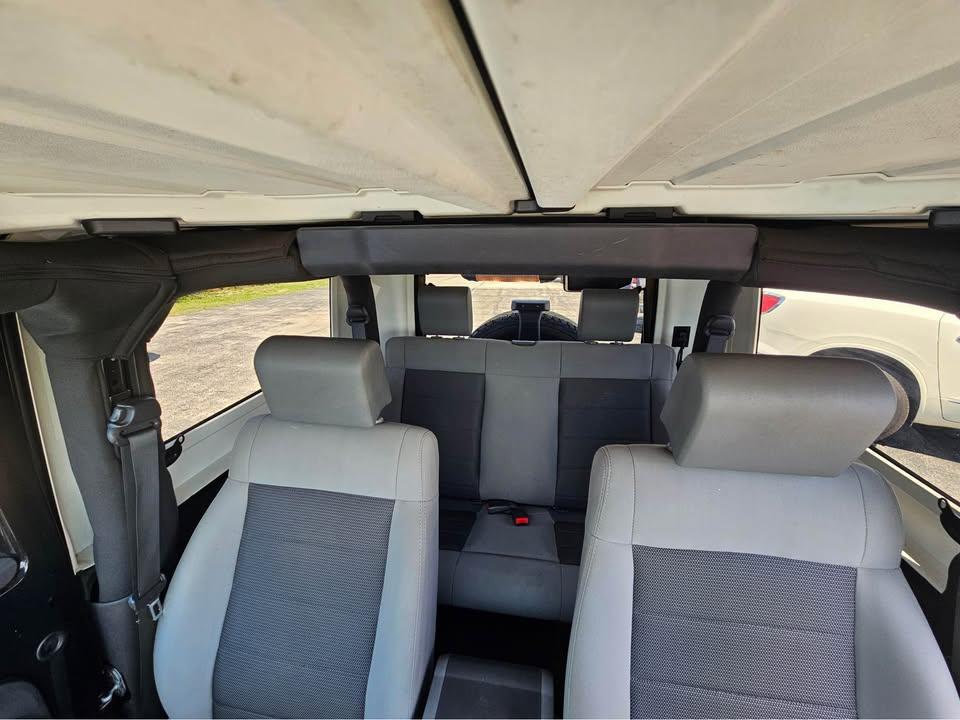 Jeep Wrangler Sahara 4WD 2010