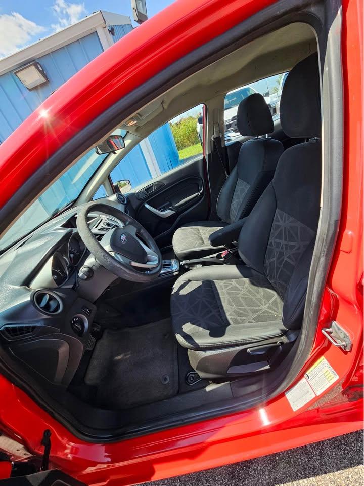 Ford Fiesta SE Sedan 2012