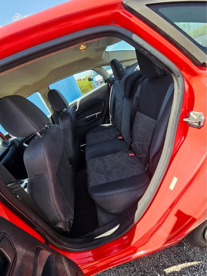 Ford Fiesta SE Sedan 2012