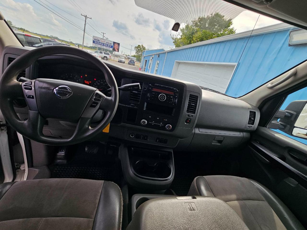 Nissan NV Cargo 3500 HD S High Roof 2016