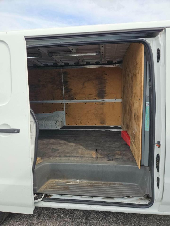 Nissan NV Cargo 3500 HD S High Roof 2016