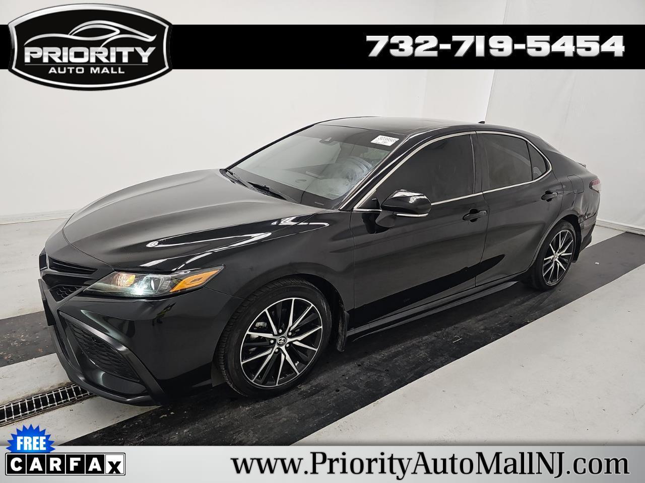 Toyota Camry SE 2023