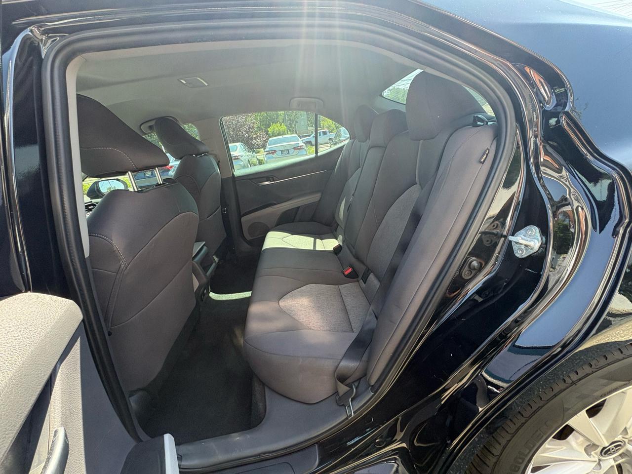 Toyota Camry SE 2023