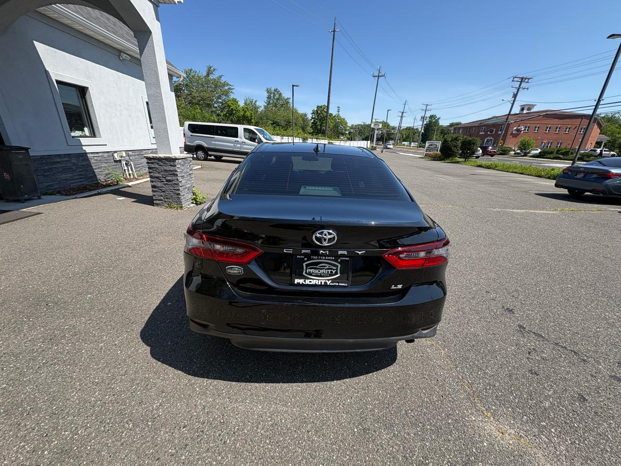 Toyota Camry SE 2023