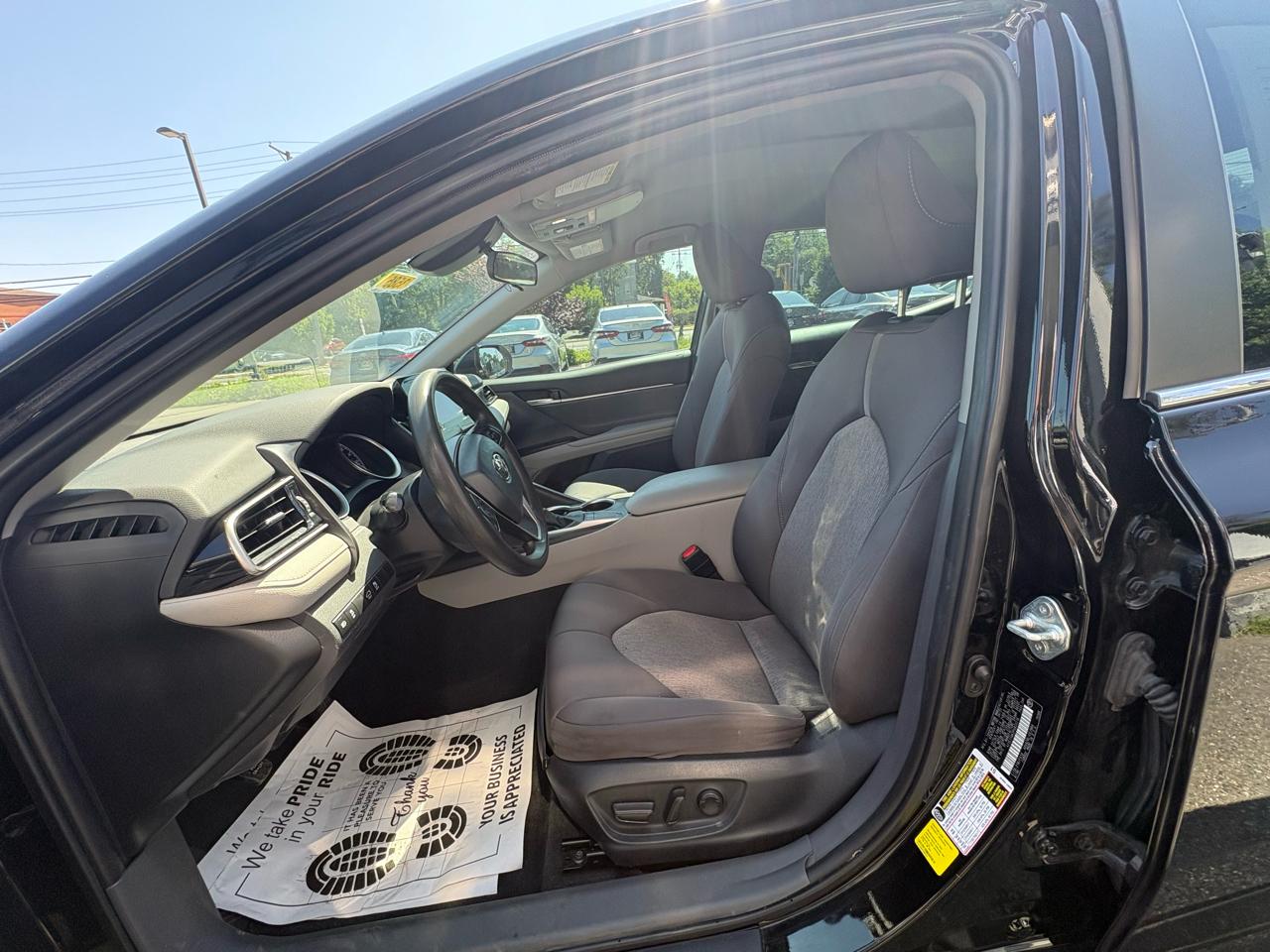 Toyota Camry SE 2023