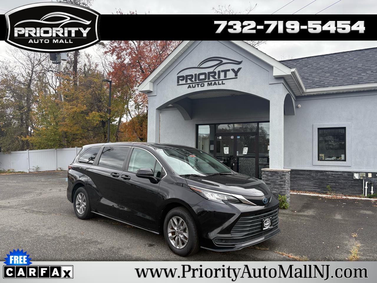 2022 Toyota Sienna LE FWD 8-Passenger (Natl)