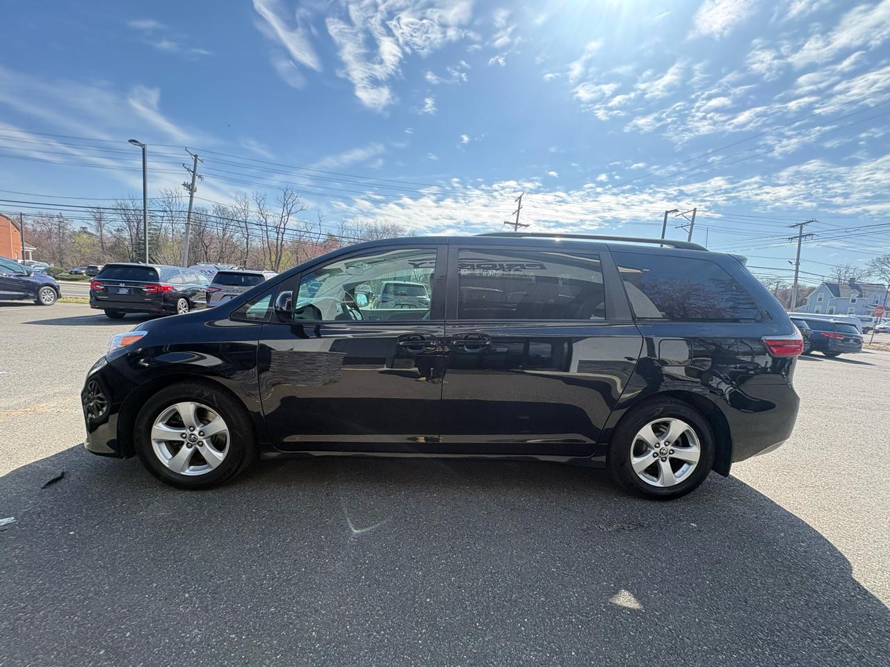 Toyota Sienna LE FWD 8-Passenger (Natl) 2020