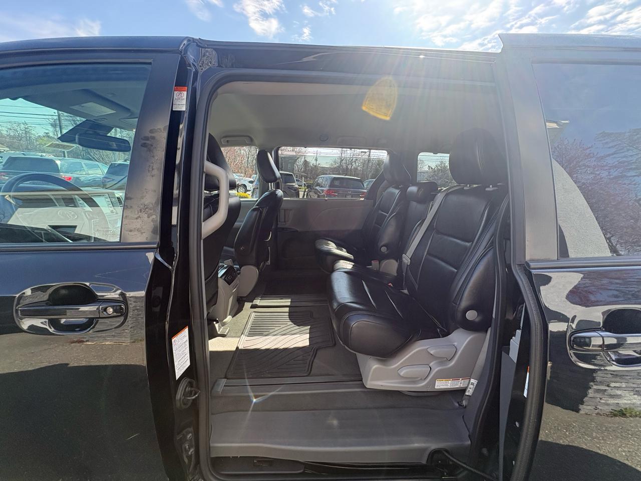 Toyota Sienna LE FWD 8-Passenger (Natl) 2020