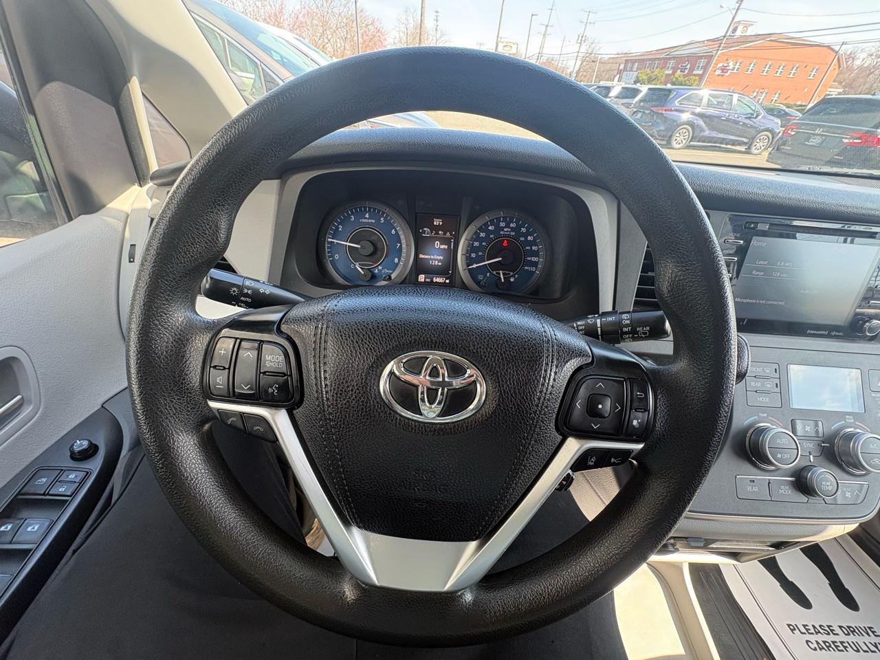 Toyota Sienna LE FWD 8-Passenger (Natl) 2020