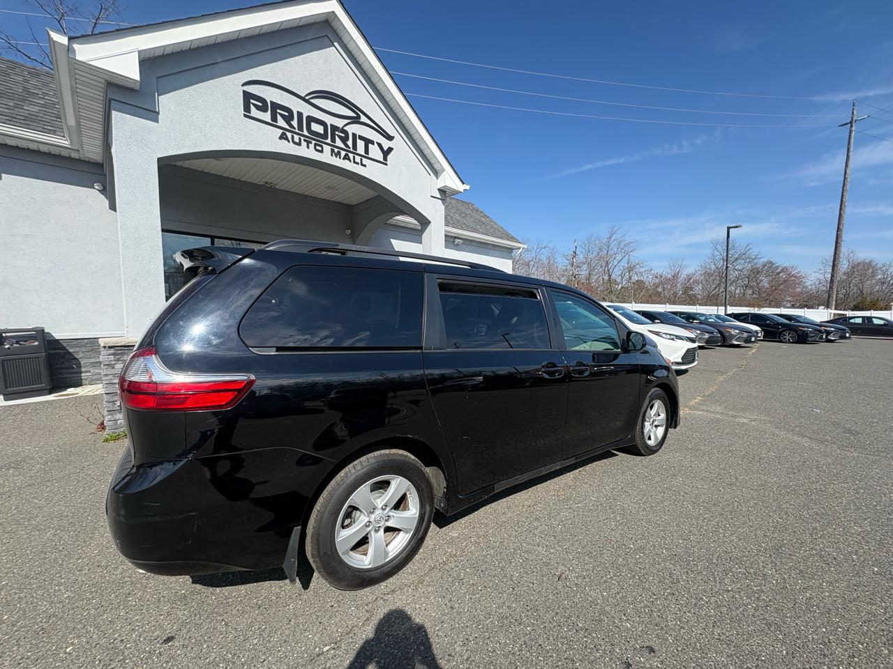 Toyota Sienna LE FWD 8-Passenger (Natl) 2020