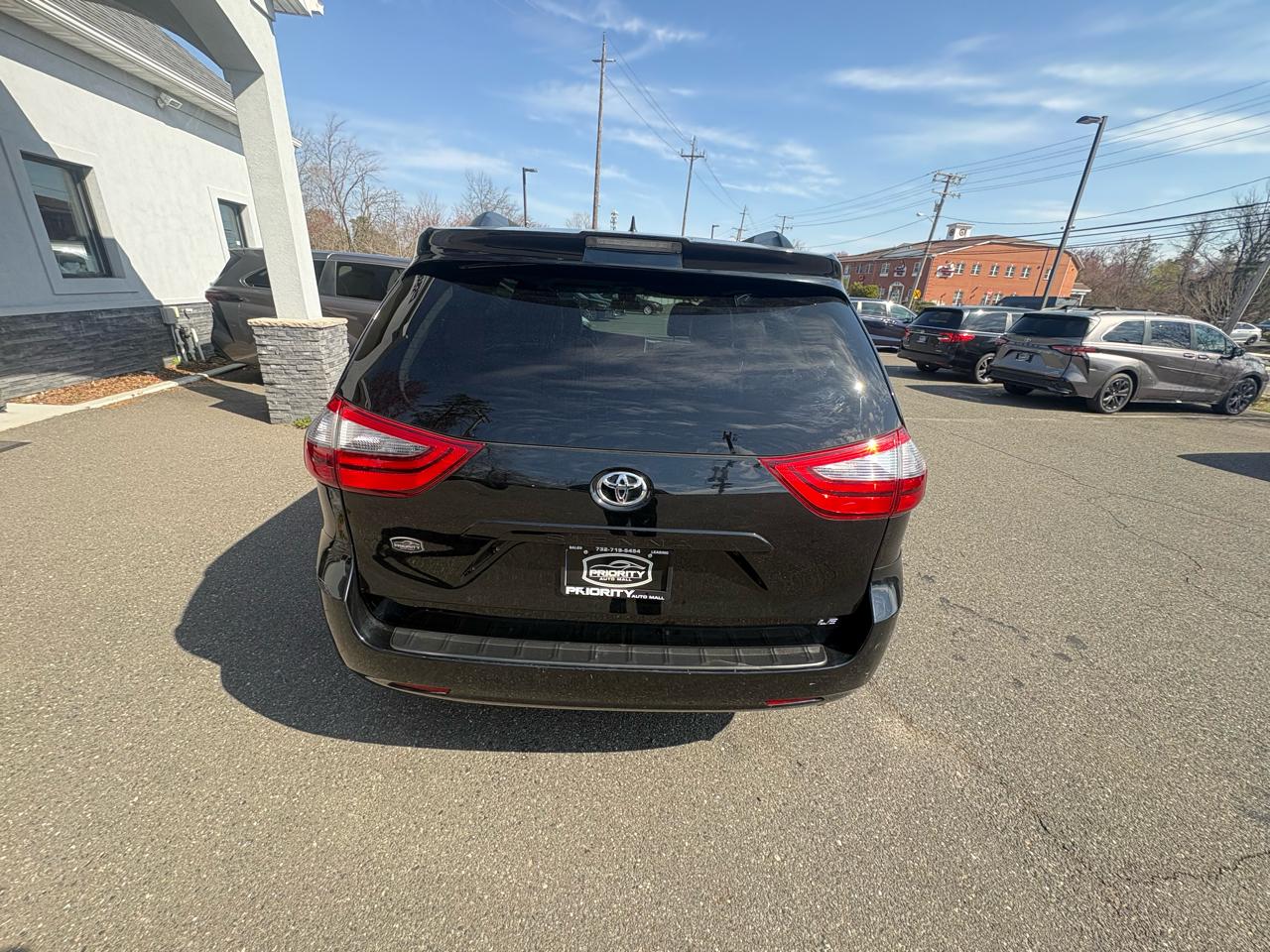 Toyota Sienna LE FWD 8-Passenger (Natl) 2020