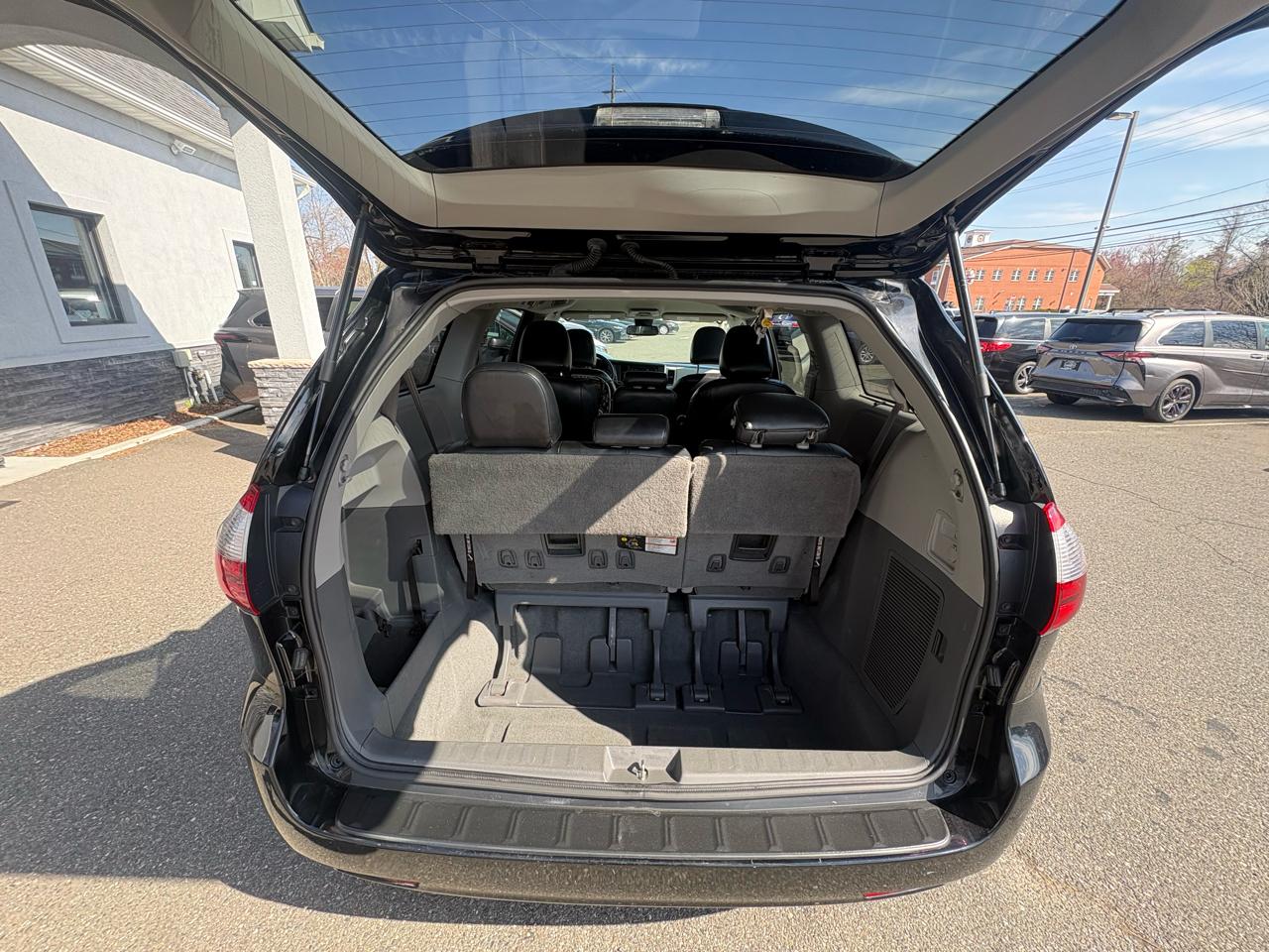 Toyota Sienna LE FWD 8-Passenger (Natl) 2020