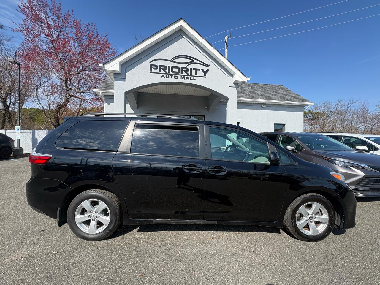 Toyota Sienna LE FWD 8-Passenger (Natl) 2020