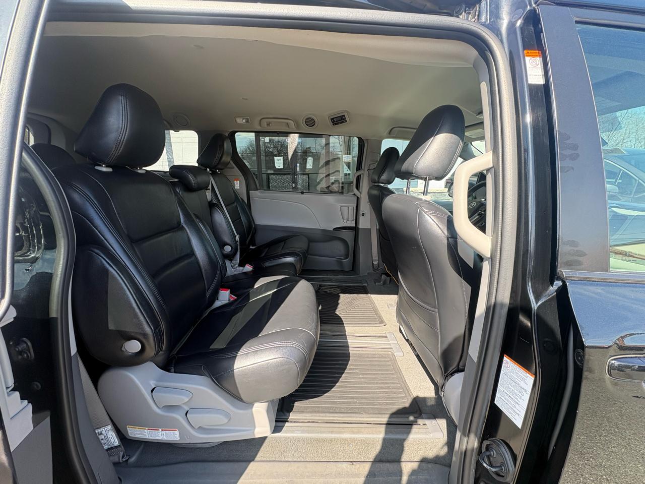 Toyota Sienna LE FWD 8-Passenger (Natl) 2020