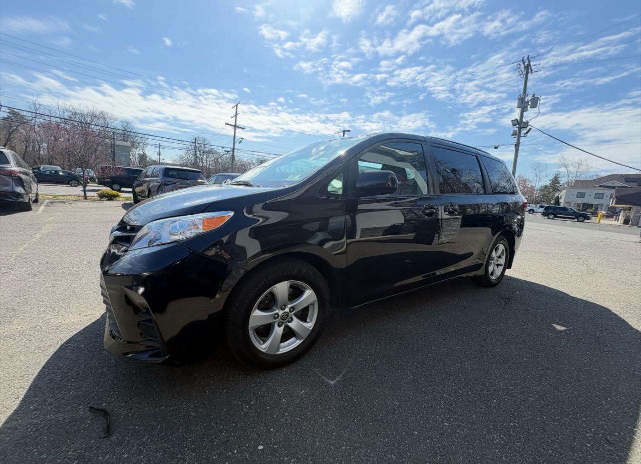 Toyota Sienna LE FWD 8-Passenger (Natl) 2020