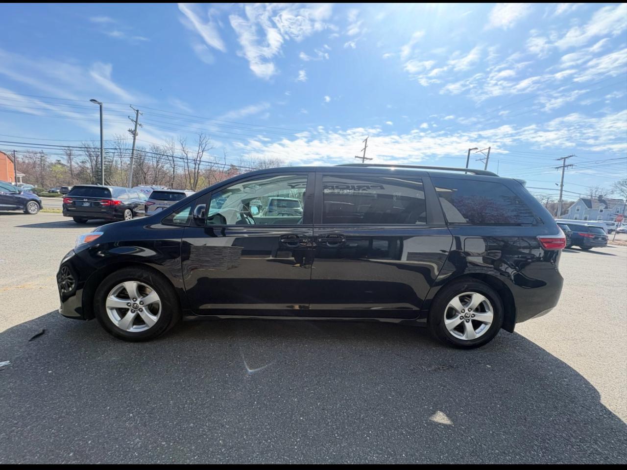 Toyota Sienna LE FWD 8-Passenger (Natl) 2020