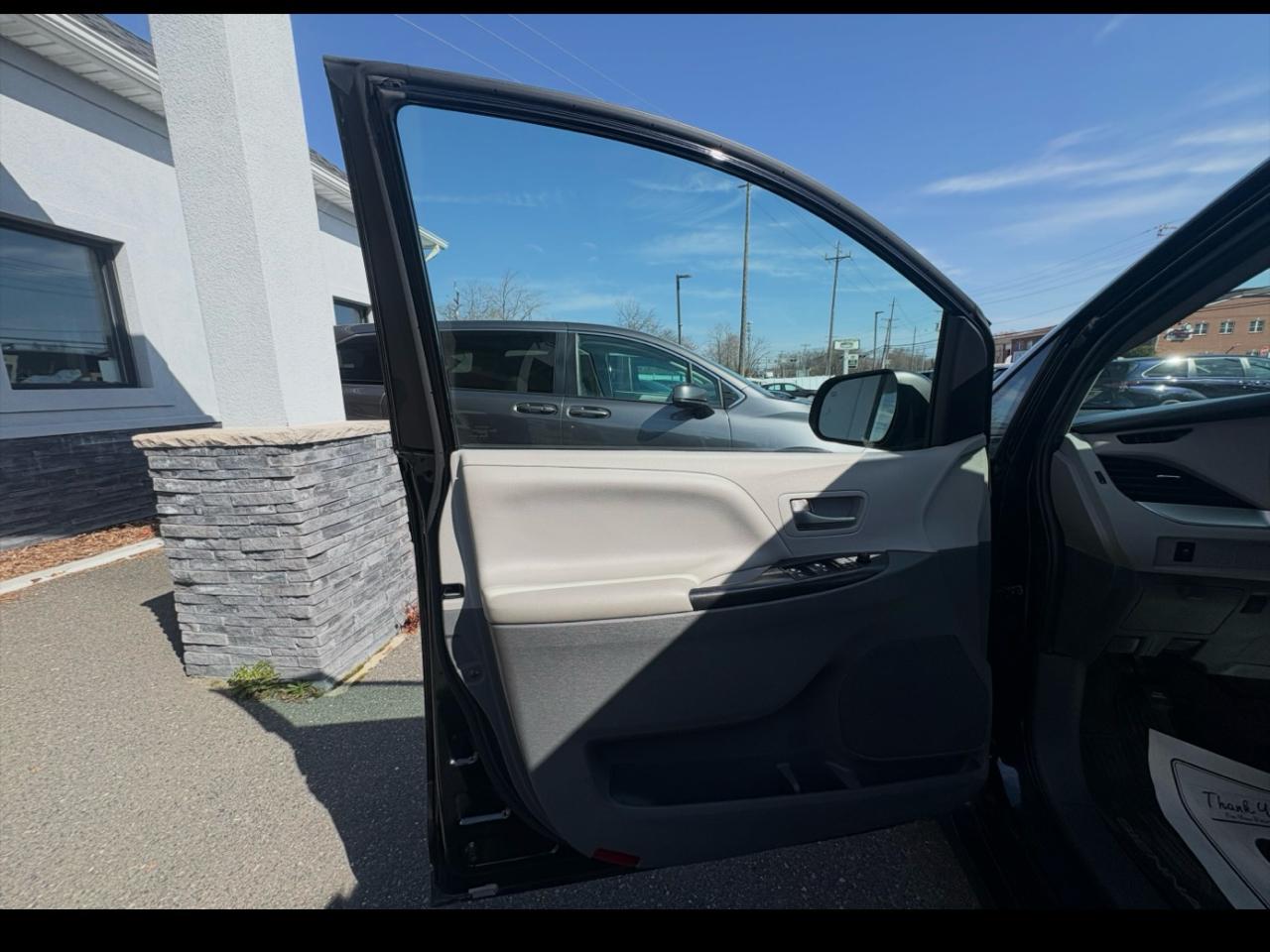 Toyota Sienna LE FWD 8-Passenger (Natl) 2020