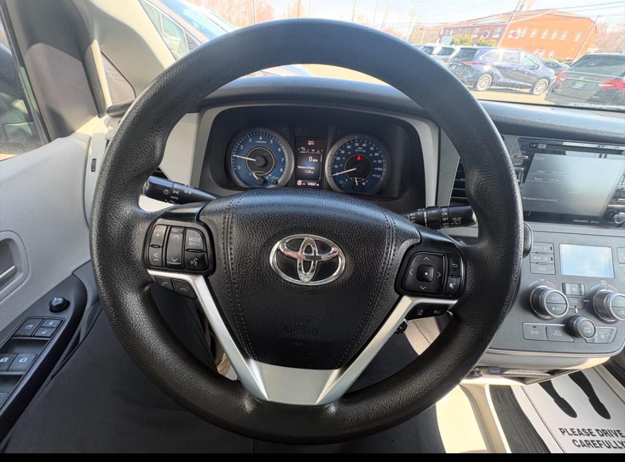 Toyota Sienna LE FWD 8-Passenger (Natl) 2020