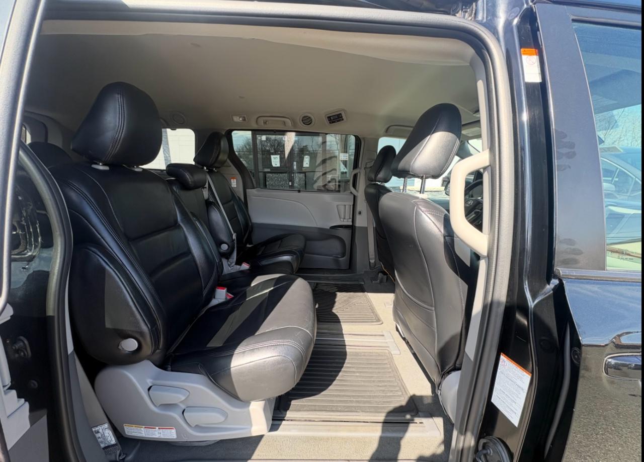 Toyota Sienna LE FWD 8-Passenger (Natl) 2020
