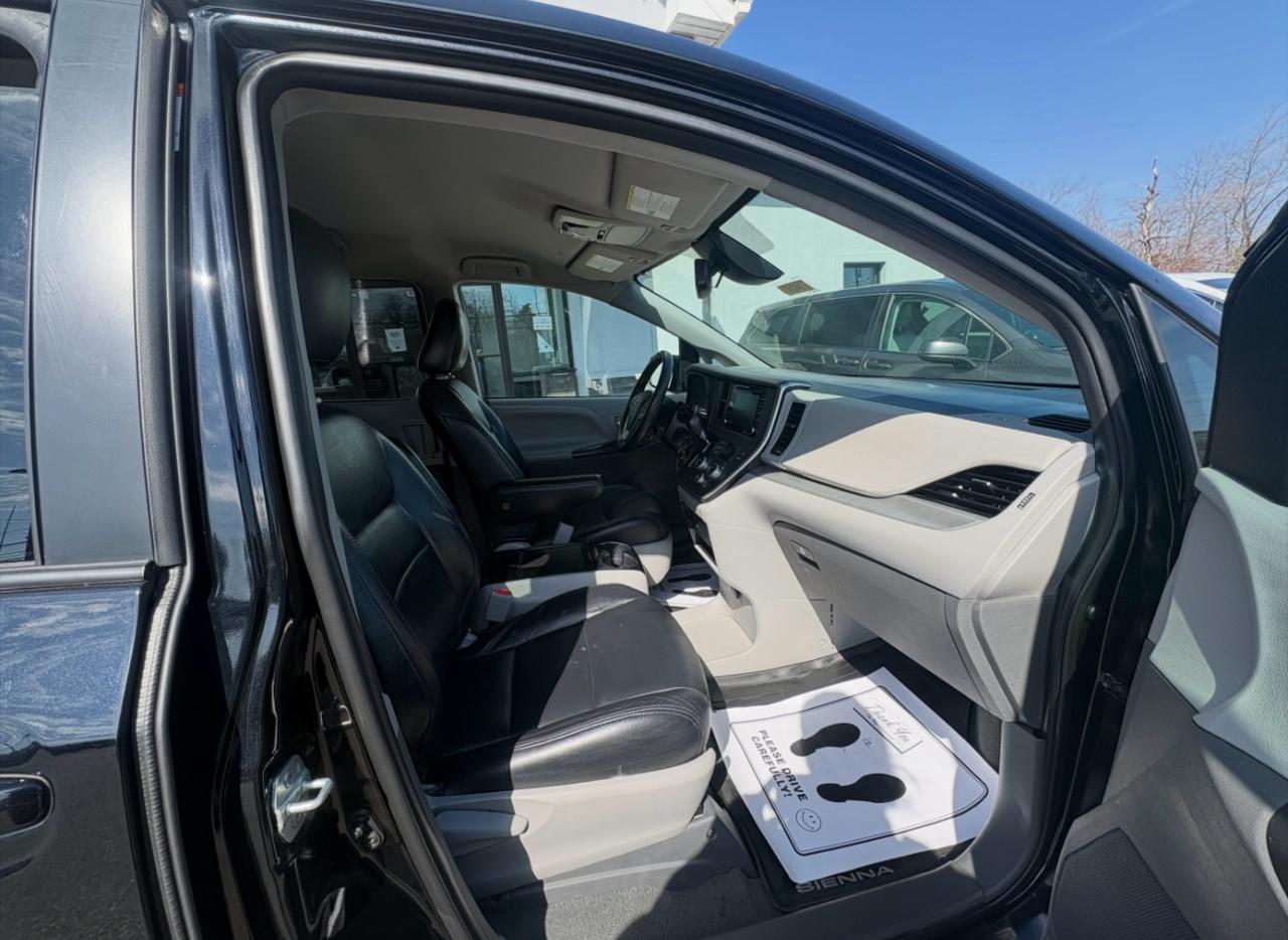 Toyota Sienna LE FWD 8-Passenger (Natl) 2020