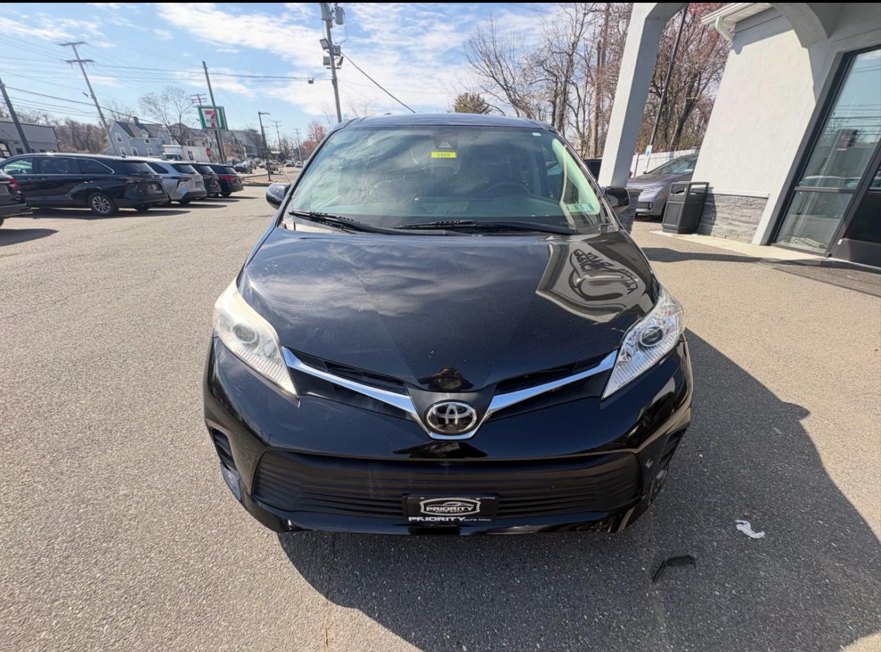 Toyota Sienna LE FWD 8-Passenger (Natl) 2020