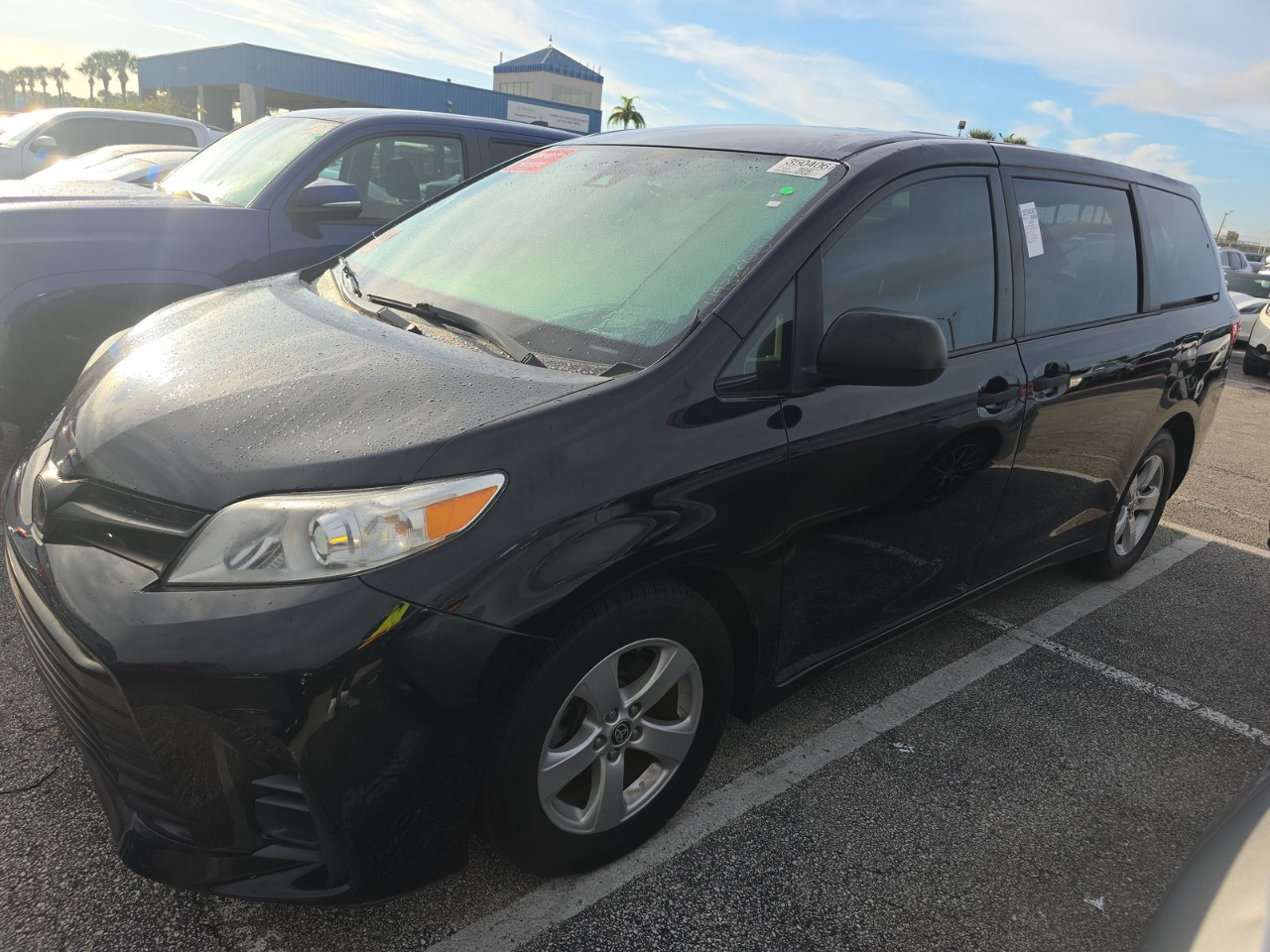 2020 Toyota Sienna L photo 2