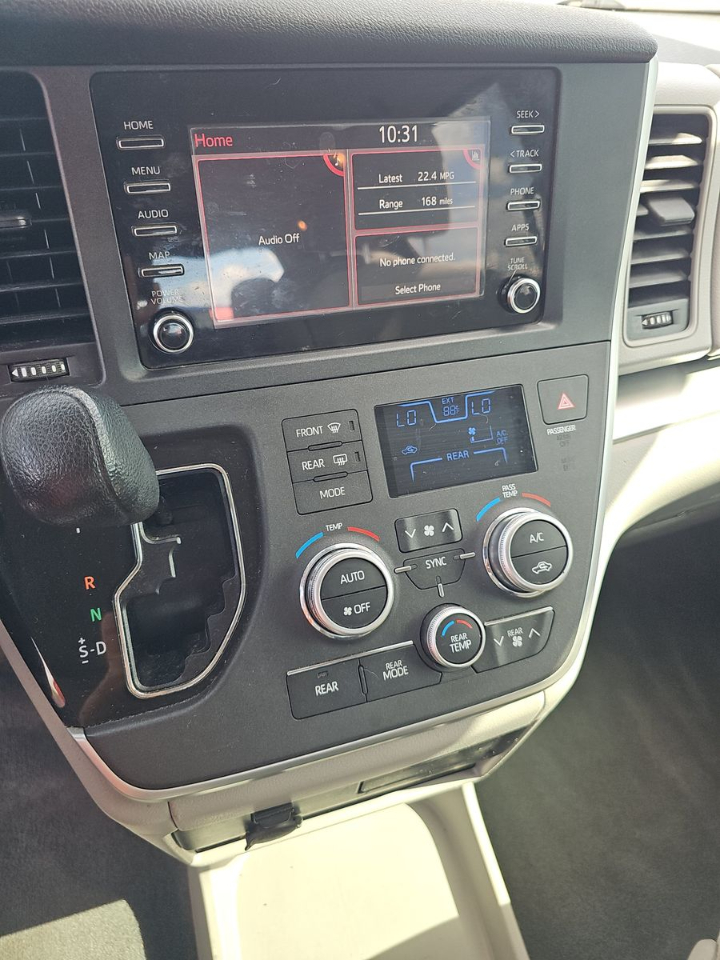 2020 Toyota Sienna L photo 3