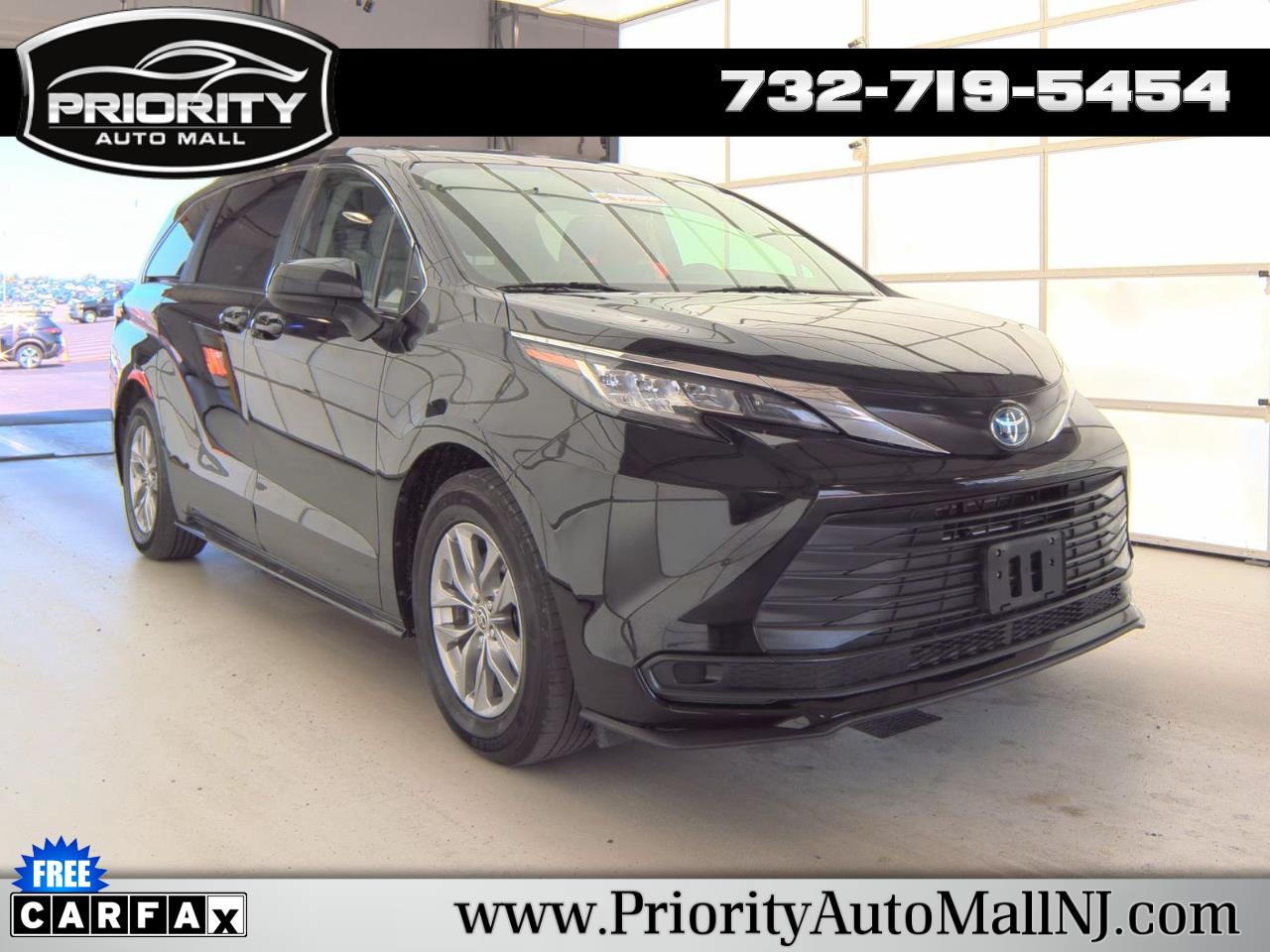 2022 Toyota Sienna LE FWD 8-Passenger (Natl)