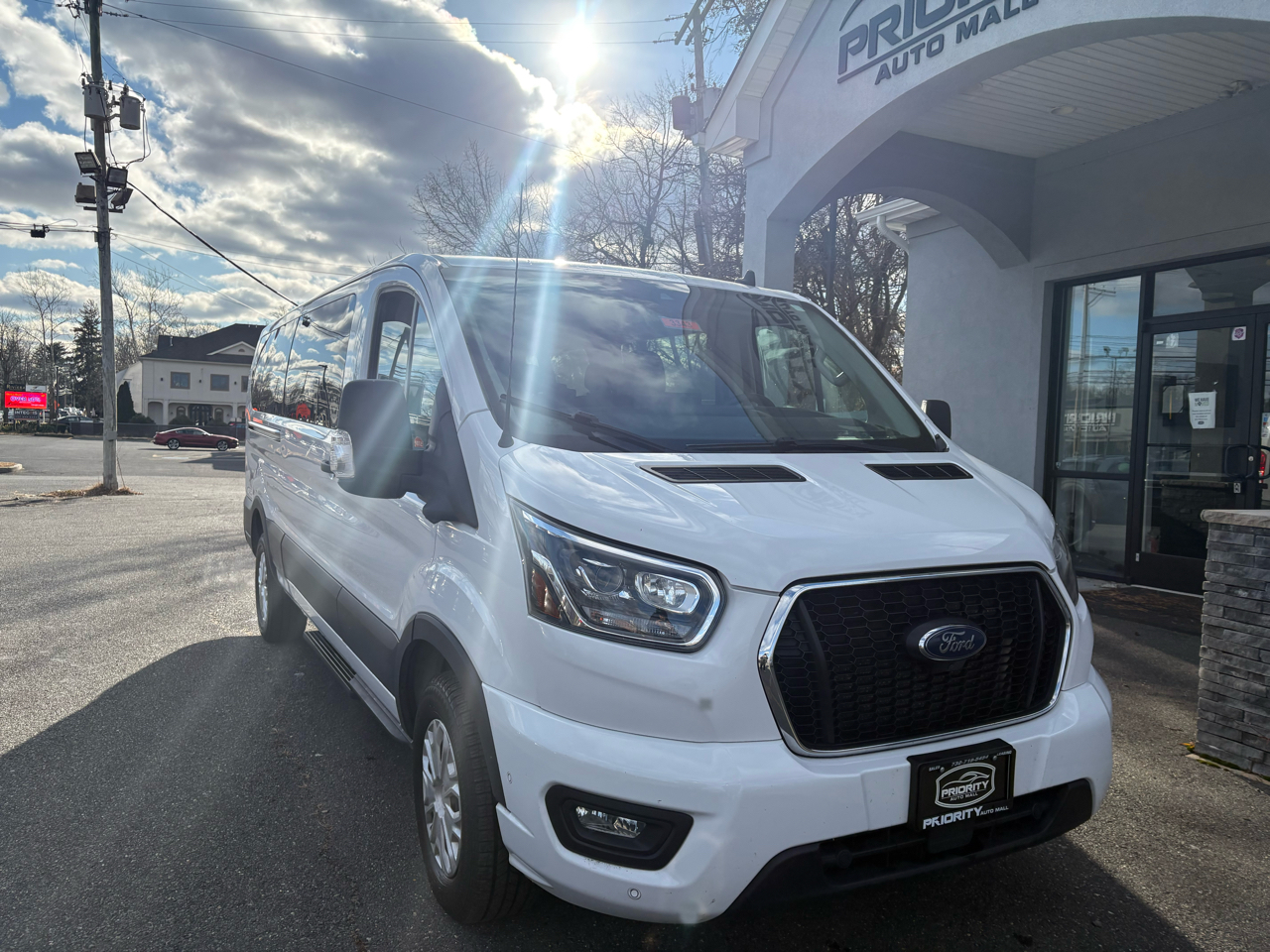 Ford T350 Vans XLT Wgn Low Roof 148 2023