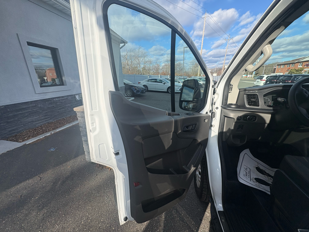 Ford T350 Vans XLT Wgn Low Roof 148 2023