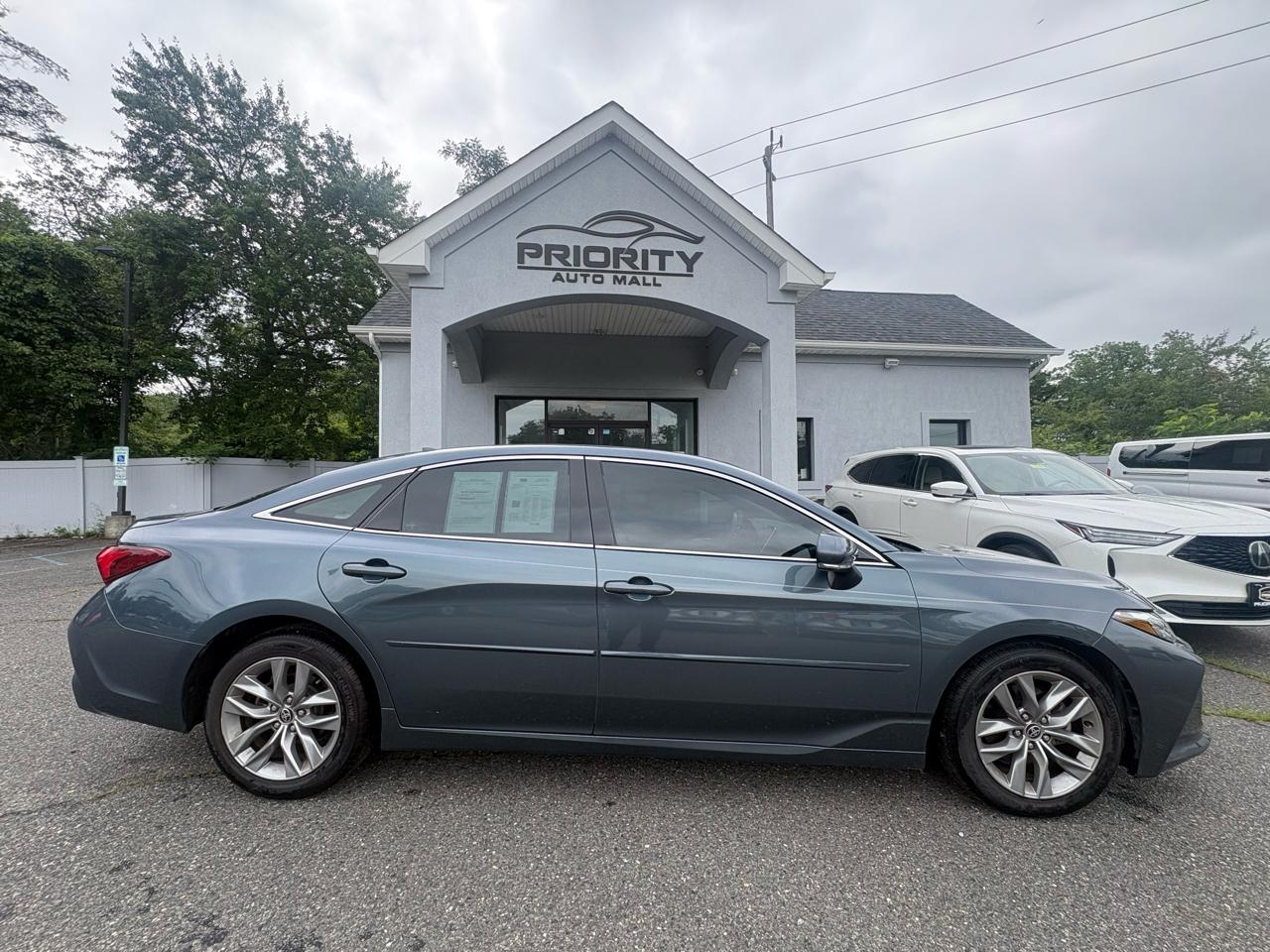Toyota Avalon XLE FWD (Natl) 2022