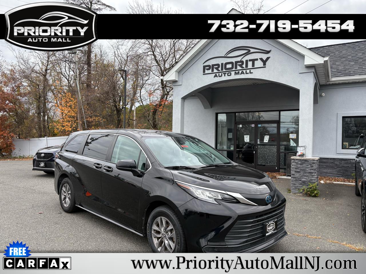 2023 Toyota Sienna LE FWD 8-Passenger (Natl)