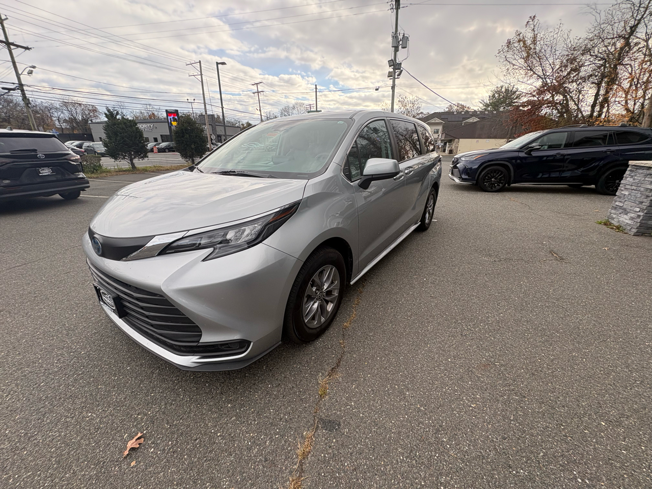 Toyota Sienna LE FWD 8-Passenger (Natl) 2024