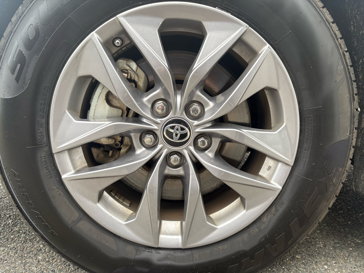 Toyota Sienna LE FWD 8-Passenger (Natl) 2024