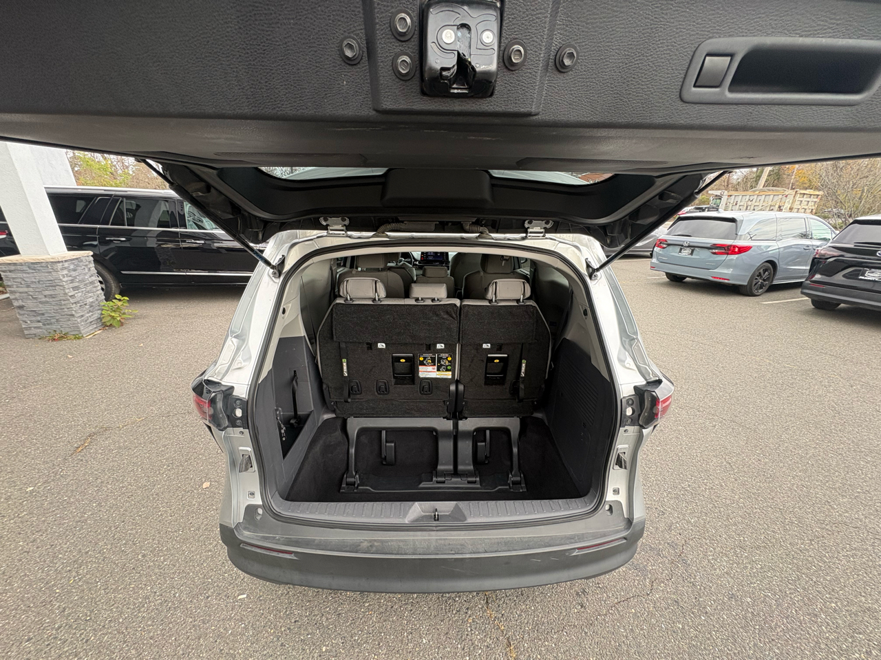 Toyota Sienna LE FWD 8-Passenger (Natl) 2024