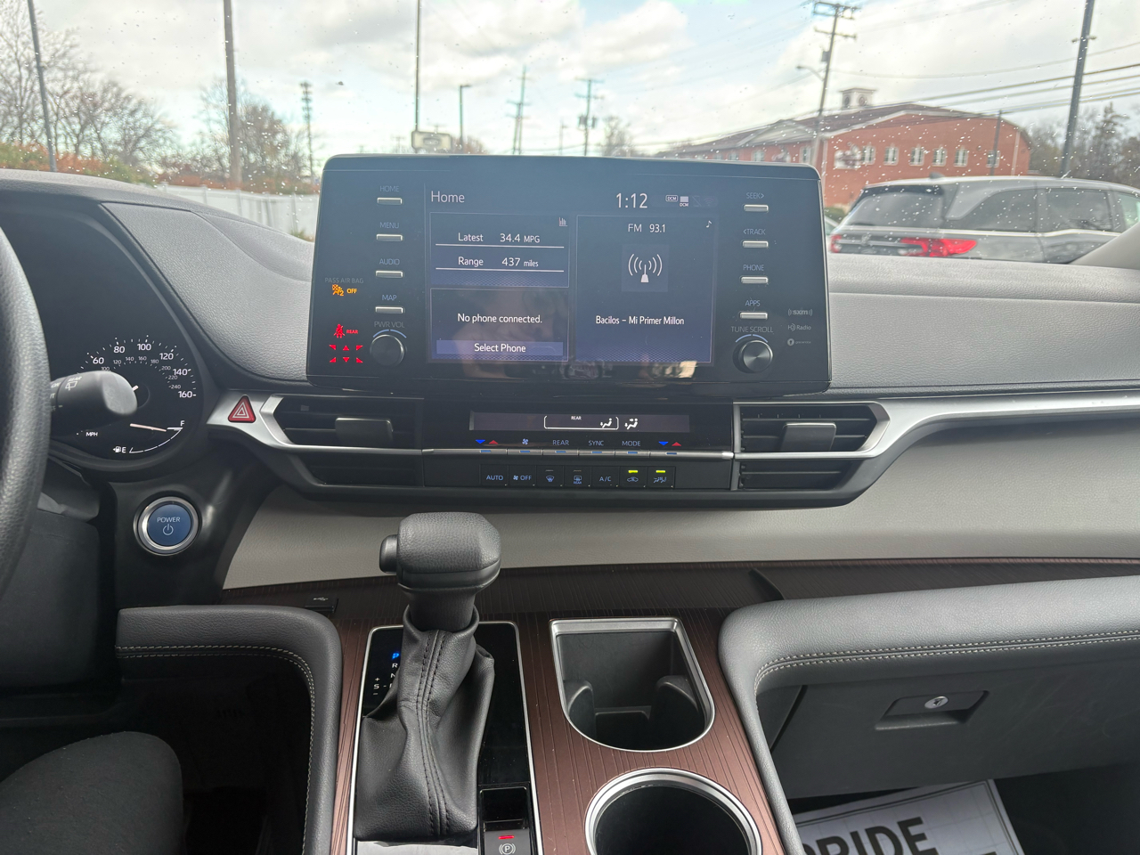 Toyota Sienna LE FWD 8-Passenger (Natl) 2024