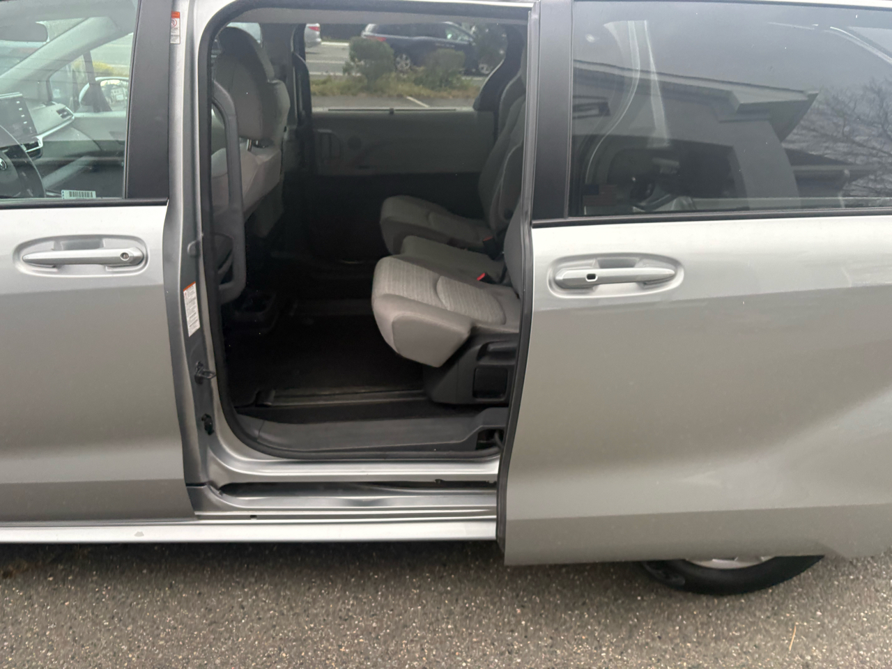 Toyota Sienna LE FWD 8-Passenger (Natl) 2024