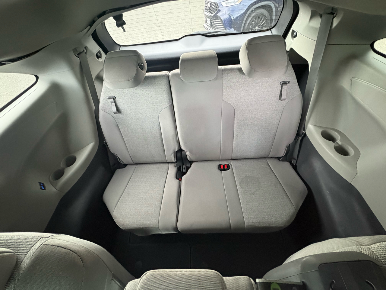Toyota Sienna LE FWD 8-Passenger (Natl) 2024