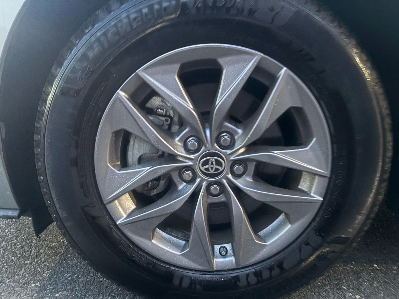 2023 Toyota Sienna LE photo 4