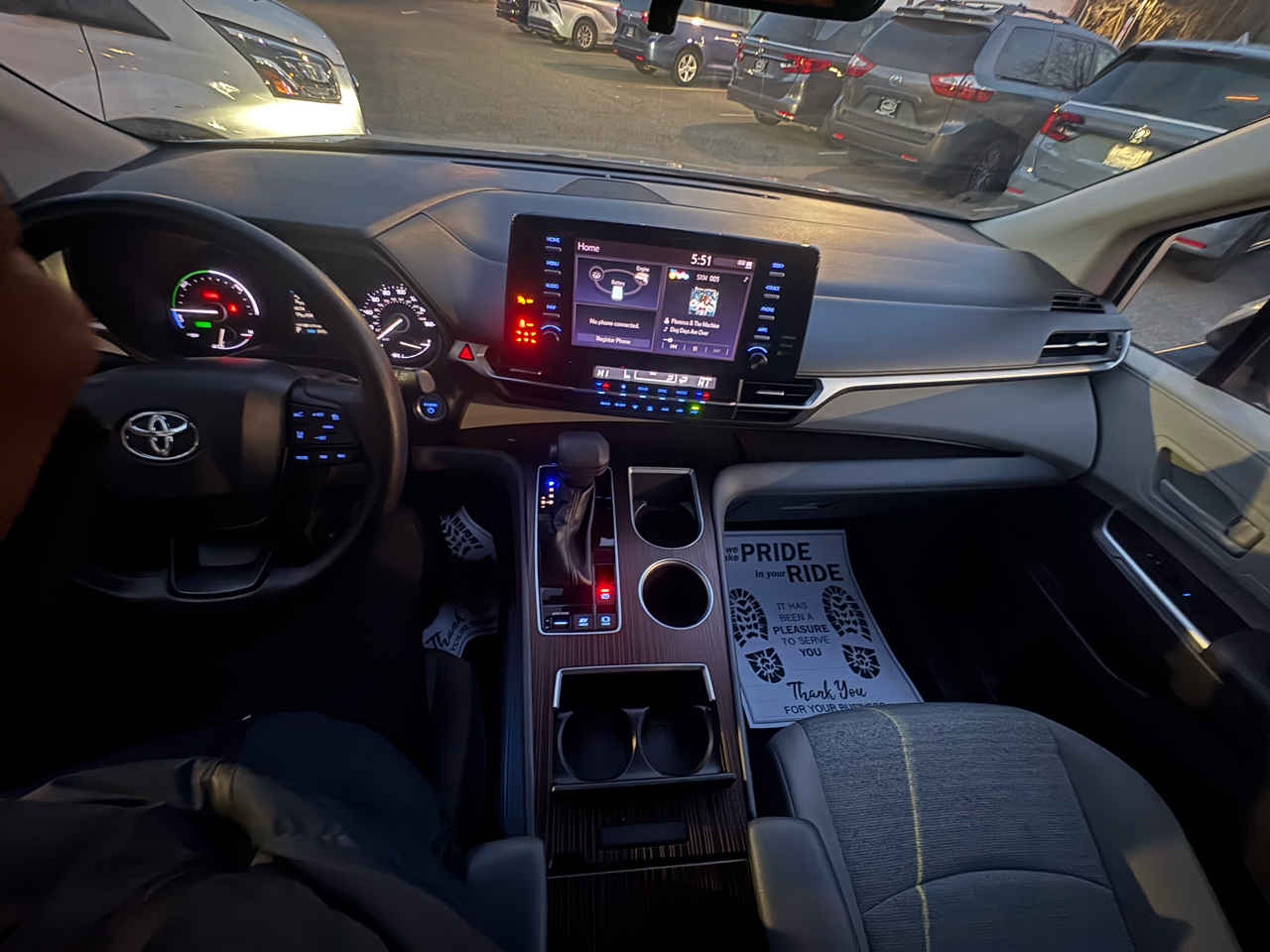 Toyota Sienna LE FWD 8-Passenger (Natl) 2023