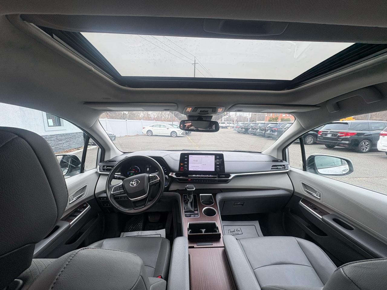 Toyota Sienna XLE FWD 8-Passenger (Natl) 2023