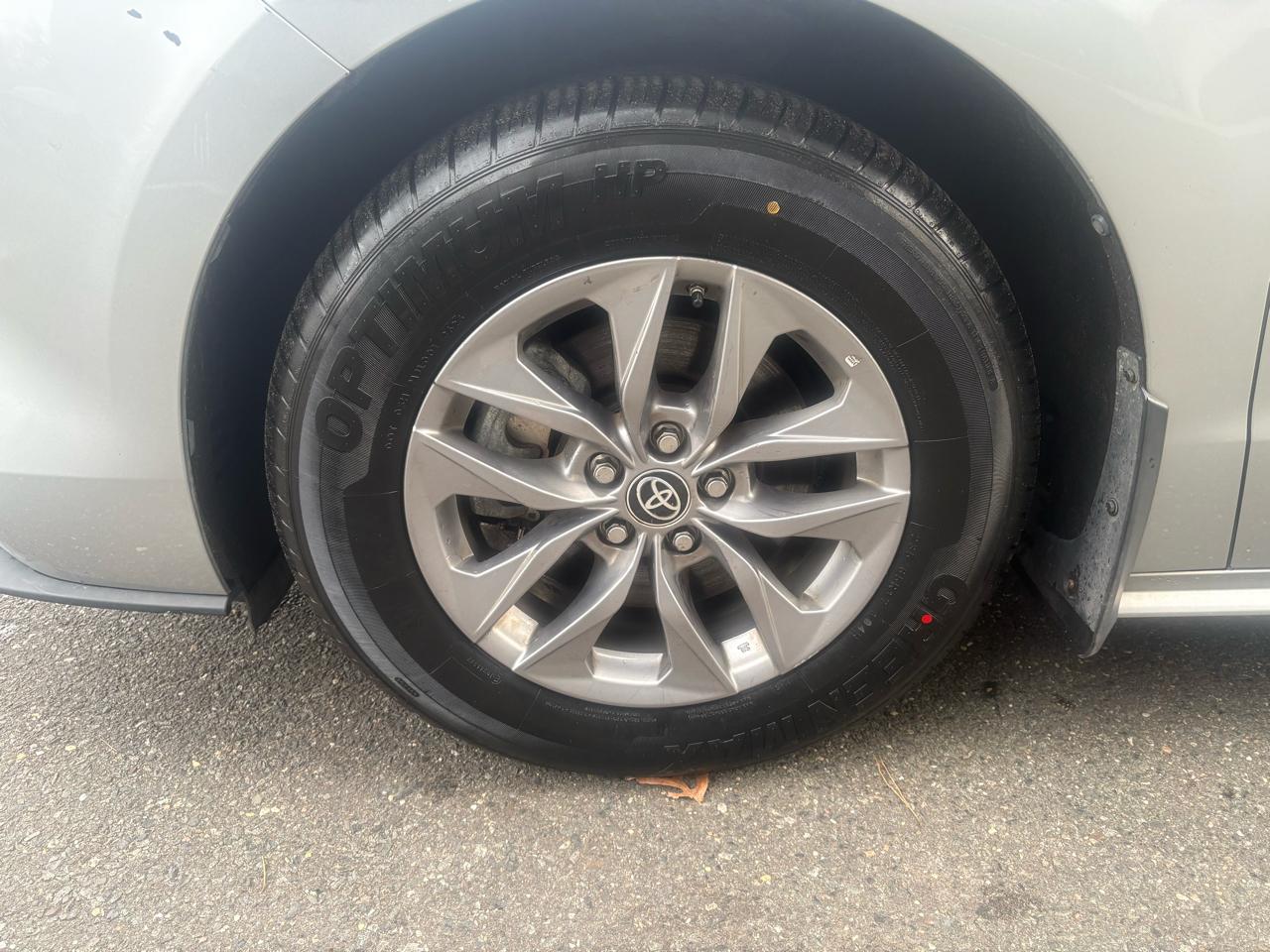 Toyota Sienna XLE FWD 8-Passenger (Natl) 2023