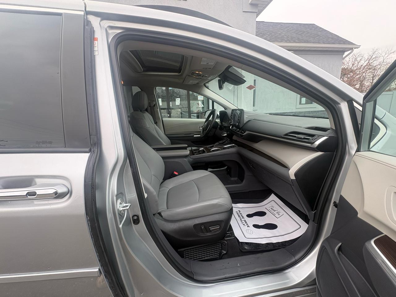 Toyota Sienna XLE FWD 8-Passenger (Natl) 2023