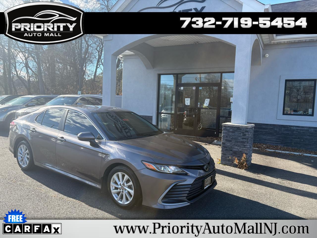 2023 Toyota Camry LE's photo