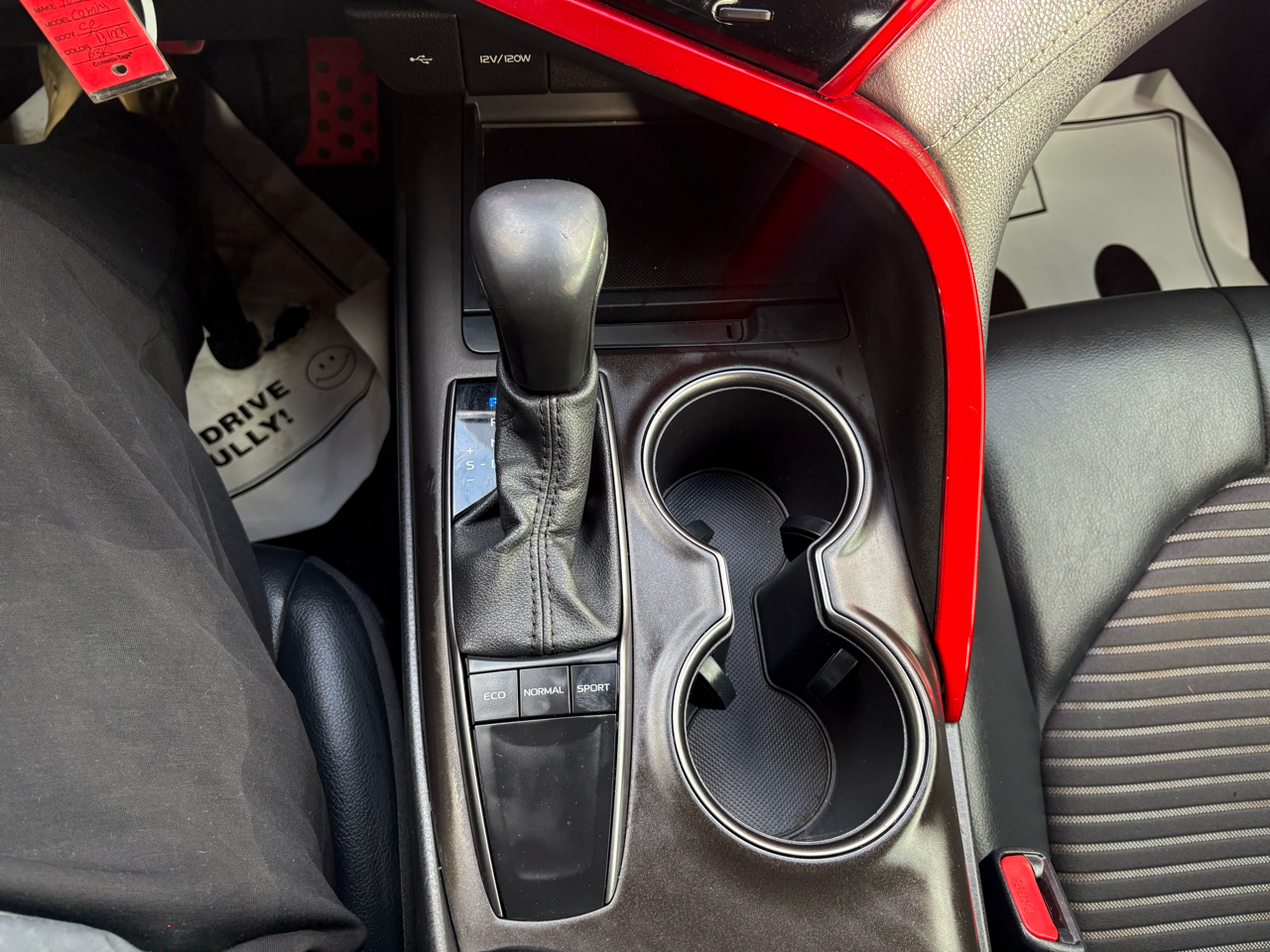 Toyota Camry SE Auto (Natl) 2022