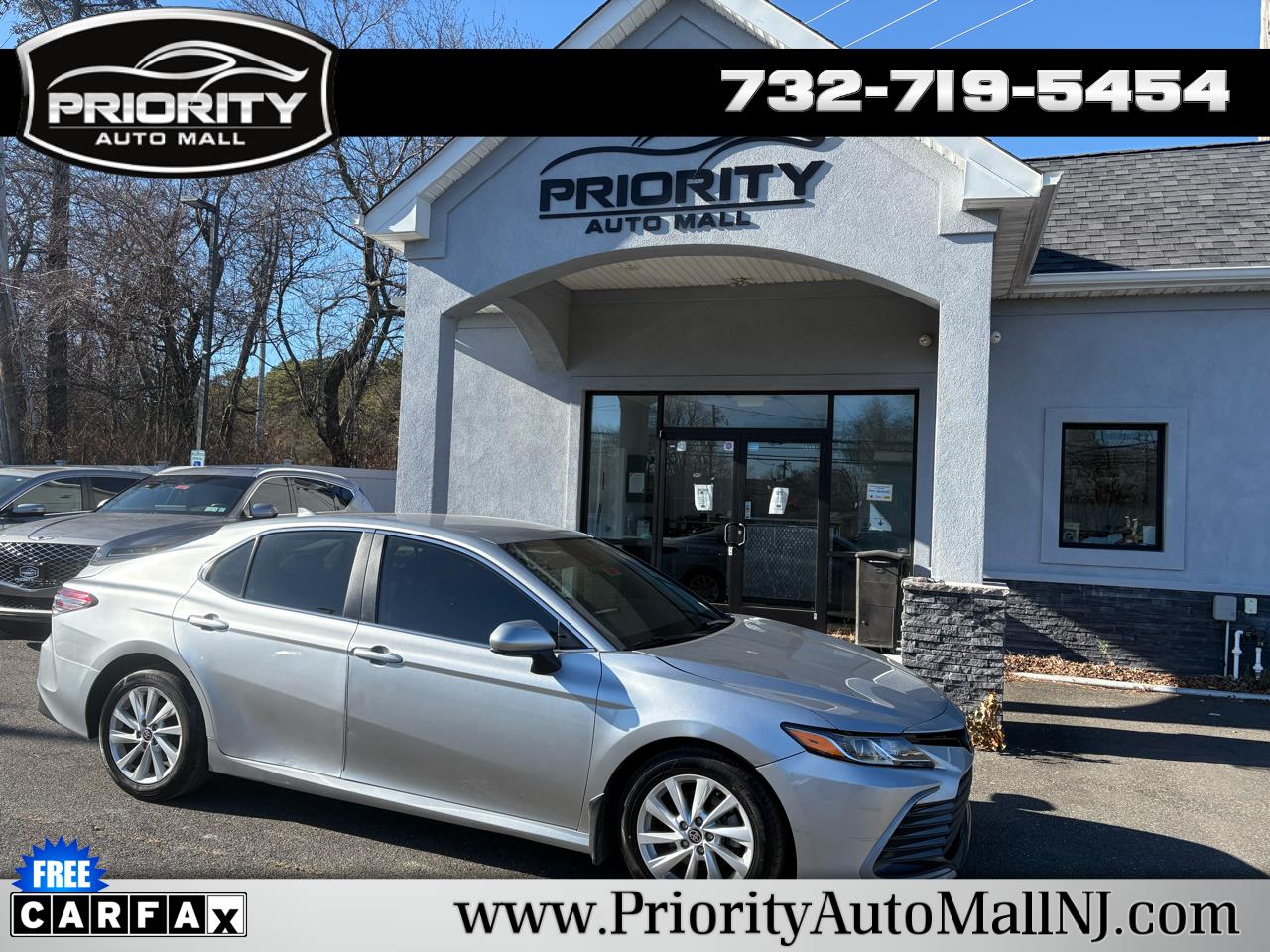 2023 Toyota Camry LE's photo